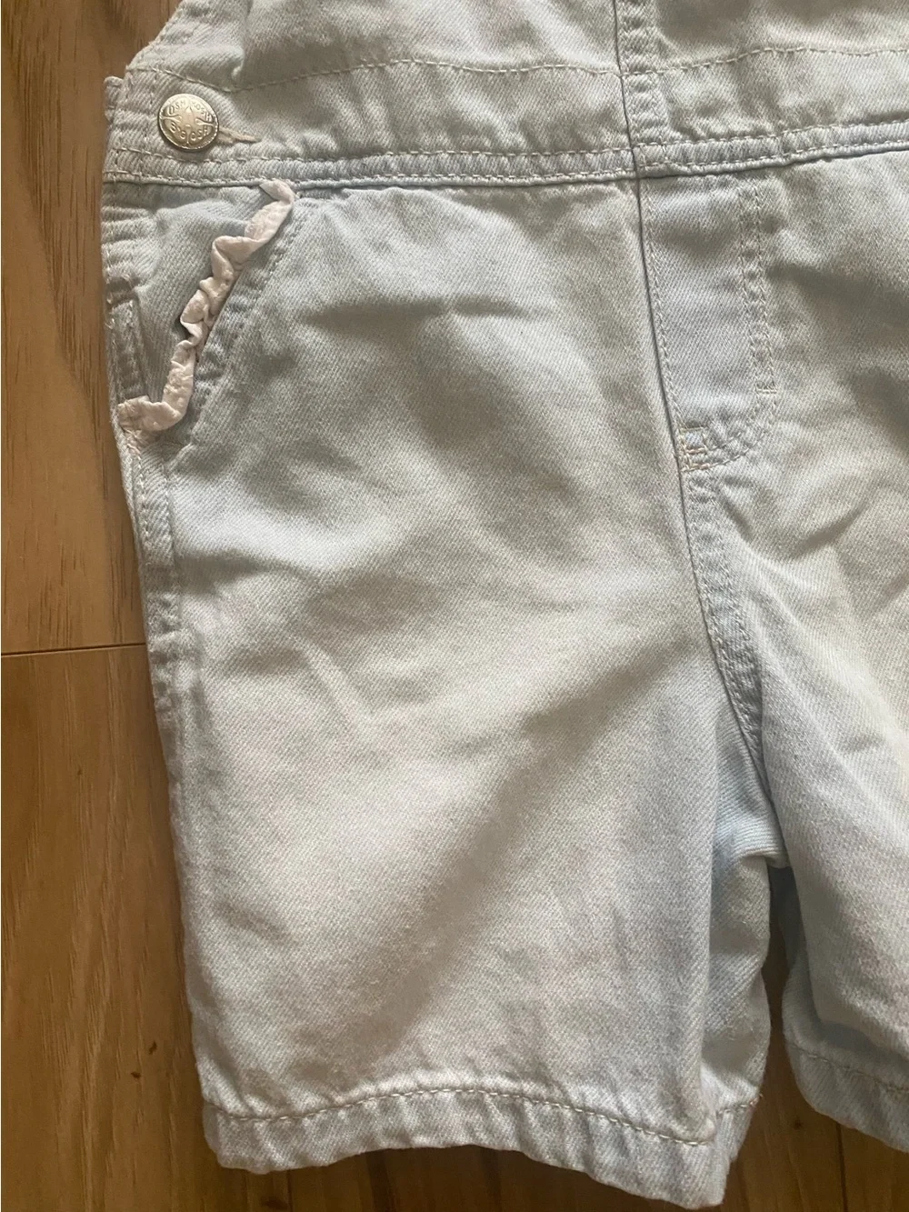 OshKosh B'gosh Light Blue Denim Shortalls with Ruffle Pockets Size 5 Toddler